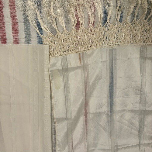 Vintage set of 4 used napkins, doilies and table runner