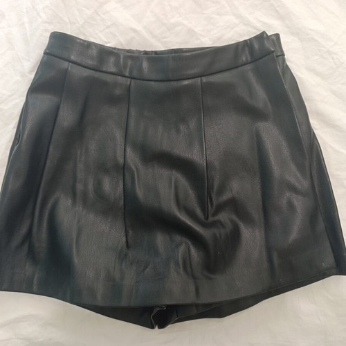 Leather shorts skirt Mango like new, size 140 cm, black