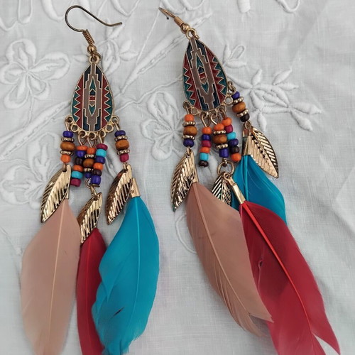 Set of 3 bohemian and ethnic style dangling earrings like new, multicolor