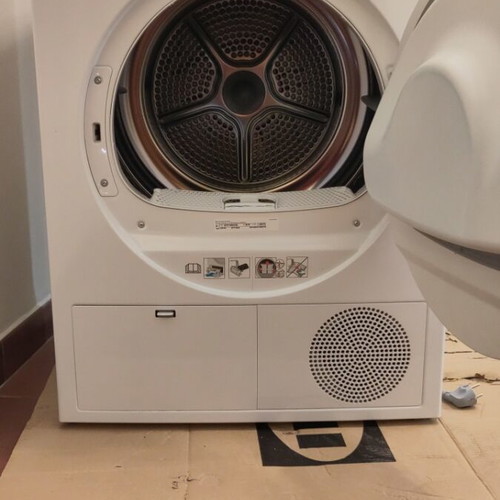 Pitsos dryer 8 kg like new with heat pump