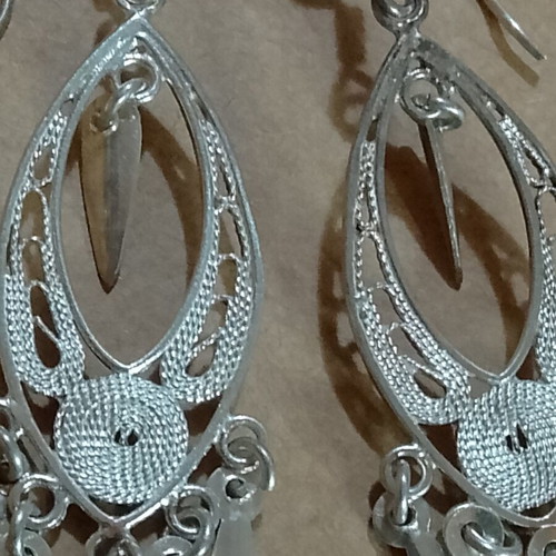 Silver filigree dangling earrings like new