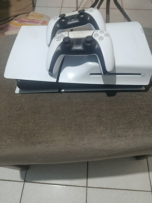 PlayStation 5 1TB диск издание като нов с два контролера и две игри