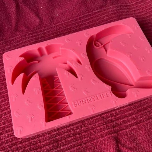Large silicone mold like new for cooking or ice