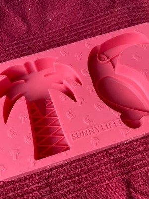 Large silicone mold like new for cooking or ice