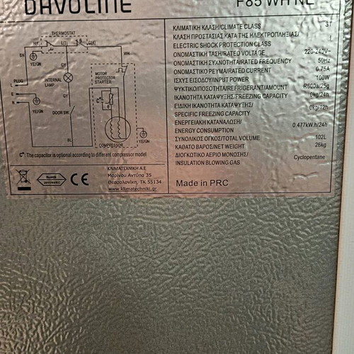 Davoline mini bar refrigerator like new