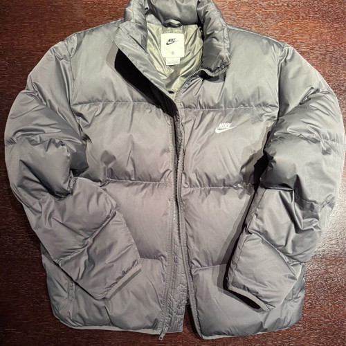 Nike Pufer Jacket Men’s like new, size Large, gray