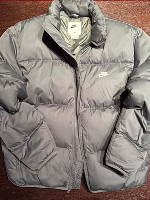 Nike Pufer Jacket Men’s like new, size Large, gray