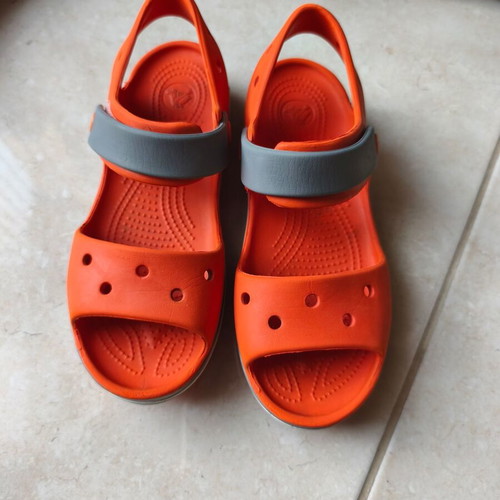 Crocs sandals size 33-34 (J2), orange
