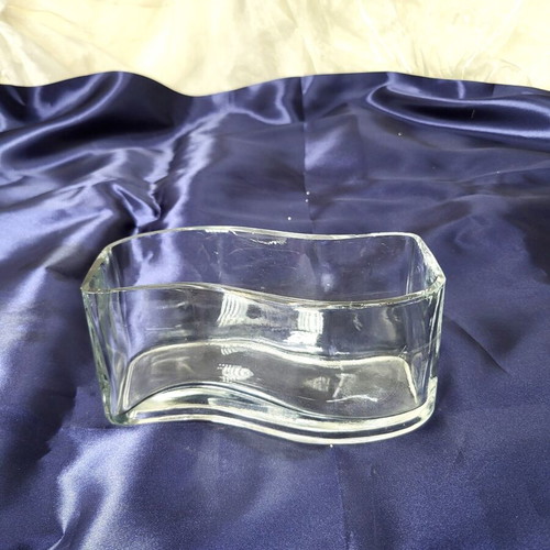 Set of 2 Minimal Crystal Bowls Vases like new (20cm)