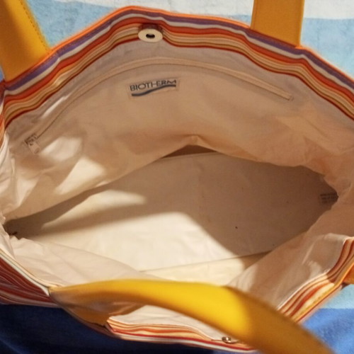 Beach bag orange with multicolor stripes like new, shoulder type