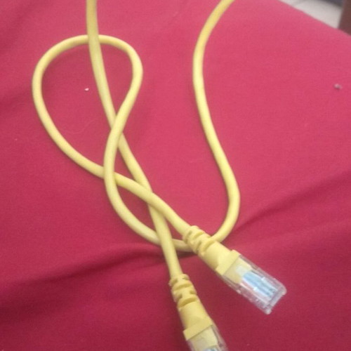 Yellow UTP CAT5 cable 1 meter new