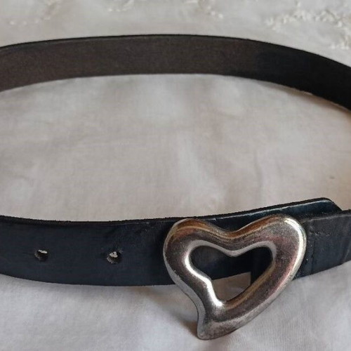 Leather belt with heart-shaped metal buckle, black, 90 cm