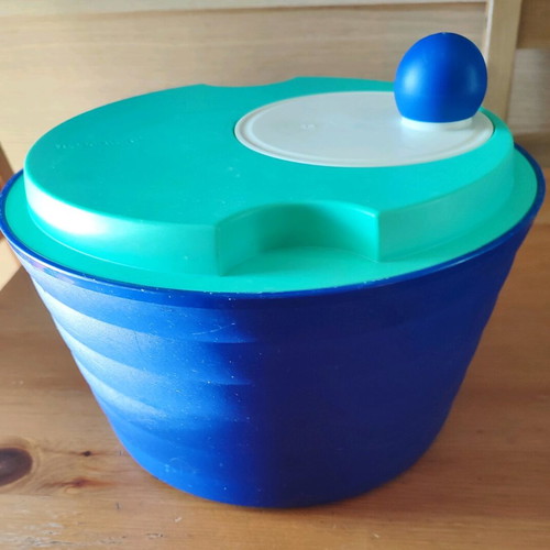 Vintage Tupperware Carousel Salad Bowl 3in1 like new
