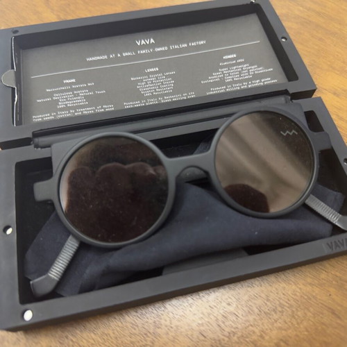 VAVA sunglasses like new, black