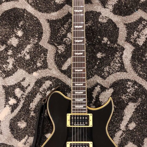 Washburn WI66 PRO electric guitar like new with case and Ernie Ball strings