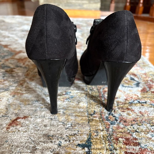 Adam’s black high-heeled shoes like new
