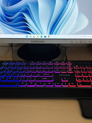 Philips Keyboard and Mouse set like new with static lighting