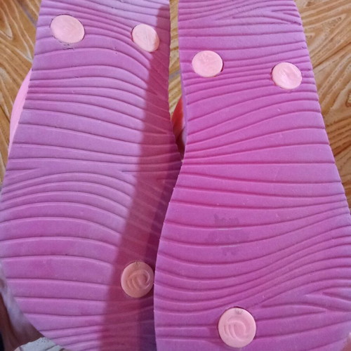 Olaian pink flip flops used size 27-28