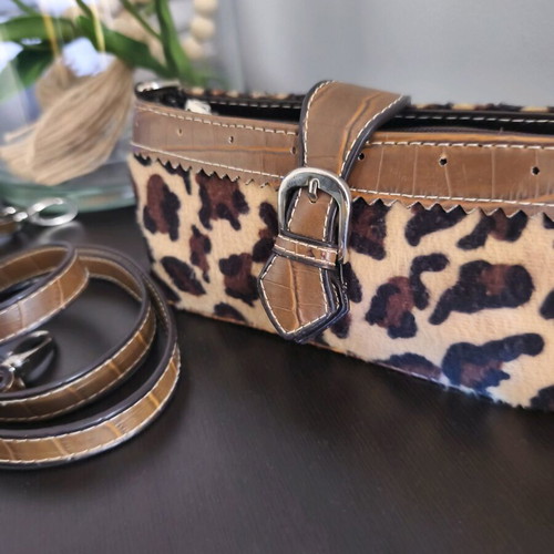 Leopard crossbody bag like new, brown
