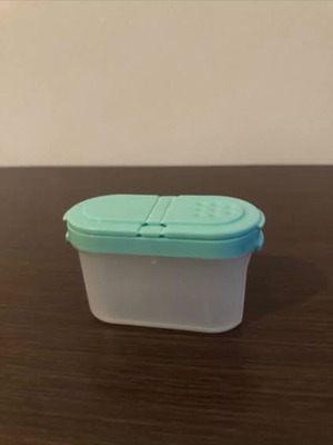 Taperware container new