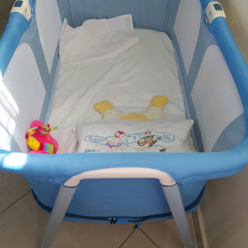 Chicco Baby Crib like new, foldable and adjustable