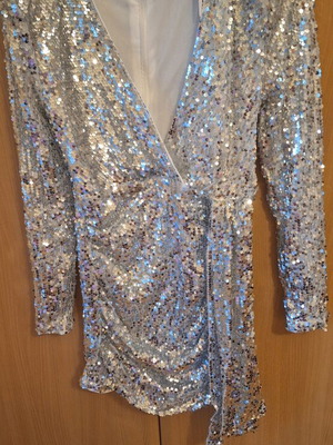 Short dress with sequins new, one size, beige
