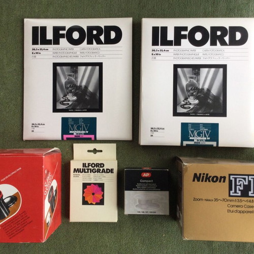 Nikon FM10 analog photography complete set and accessories new