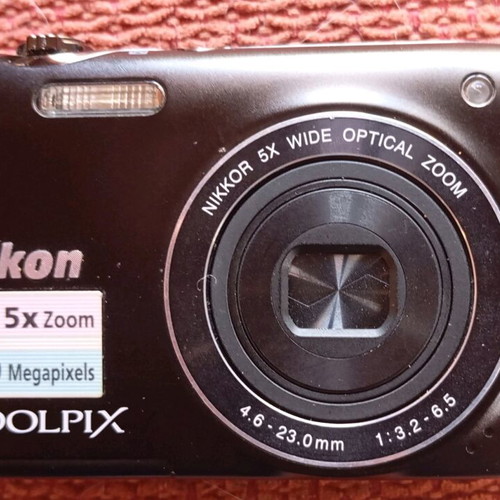 Nikon Coolpix S3100 camera like new, 14MP, 5x optical zoom