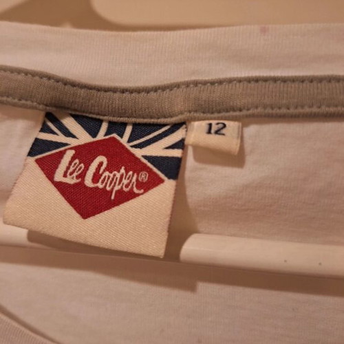 Lee Cooper T-shirt like new, size L fits M, white and silver