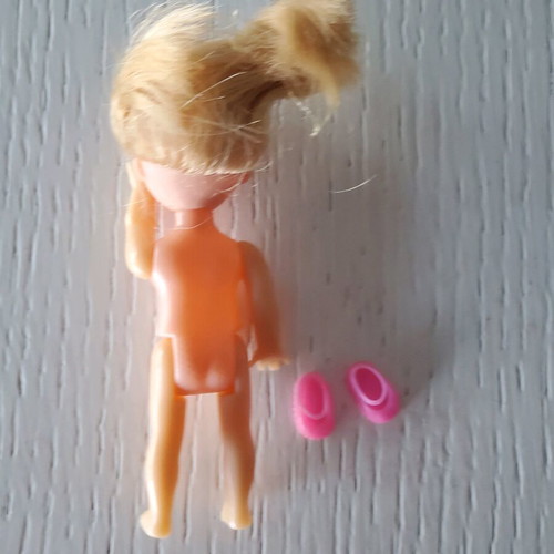 Barbie toddler with shoes used, very good