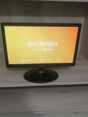 Samsung 21.5" Full HD TV with remote and stand, like new