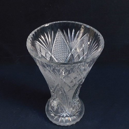 Crystal vase vintage in like new condition with engraved designs