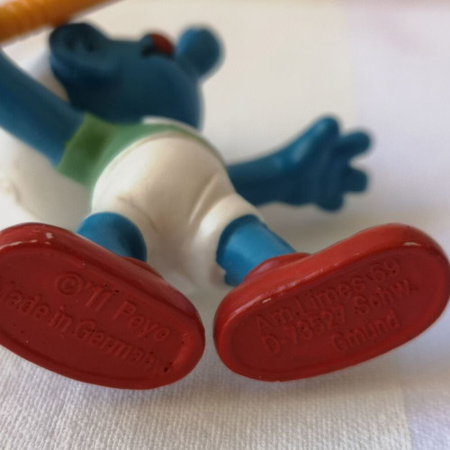Smurf athlete with javelin Peyo used