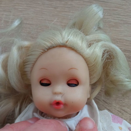 Hasbro vintage doll used, needs repair