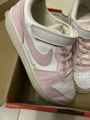 Nike athletic shoes like new, size 34, white and pink