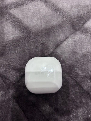 Samsung wireless earbuds like new