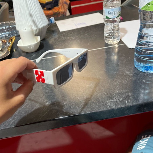 Off White sunglasses like new, white