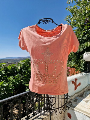 Coral Short-Sleeve Blouse with Crown Design from Crocs like new
