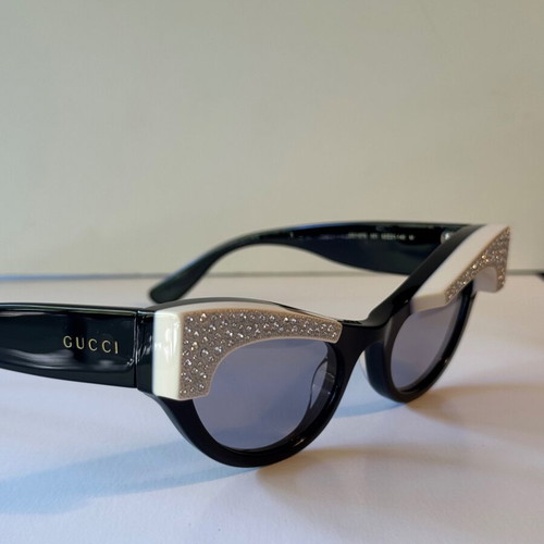 Gucci Cat Eye Sunglasses GG1167S-001 new, black and white