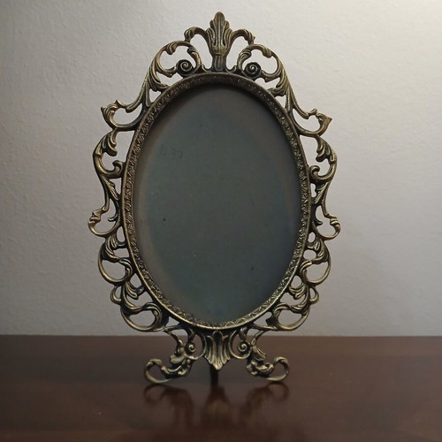 Vintage bronze frame like new with lace design