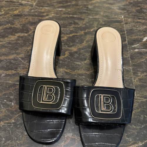Laura Biagiotti low heel sandals size 39 black like new