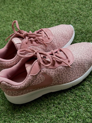 Nike women's sneakers pink leopard print like new, size 38.5