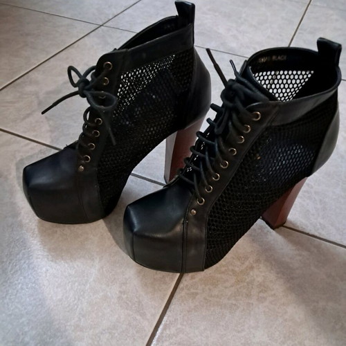 Booties with mesh and platform used, size 39, black