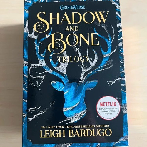 Shadow and Bone Trilogy used Greek edition by Leigh Bardugo