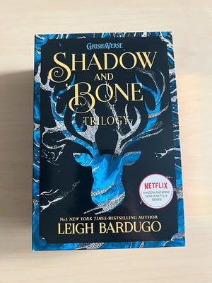 Shadow and Bone Trilogy used Greek edition by Leigh Bardugo