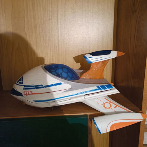 Large airplane like new
