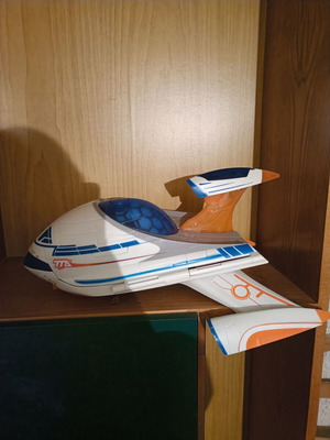 Large airplane like new
