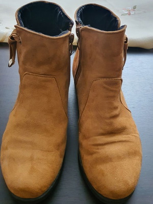 Suede ankle boots used, size 36, camel color