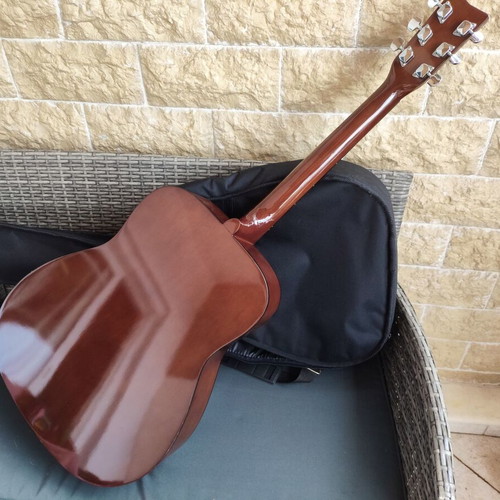 Yamaha F310 acoustic dreadnought guitar like new
