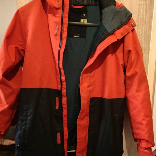 Volcom kids ski jacket used, waterproof, size medium
